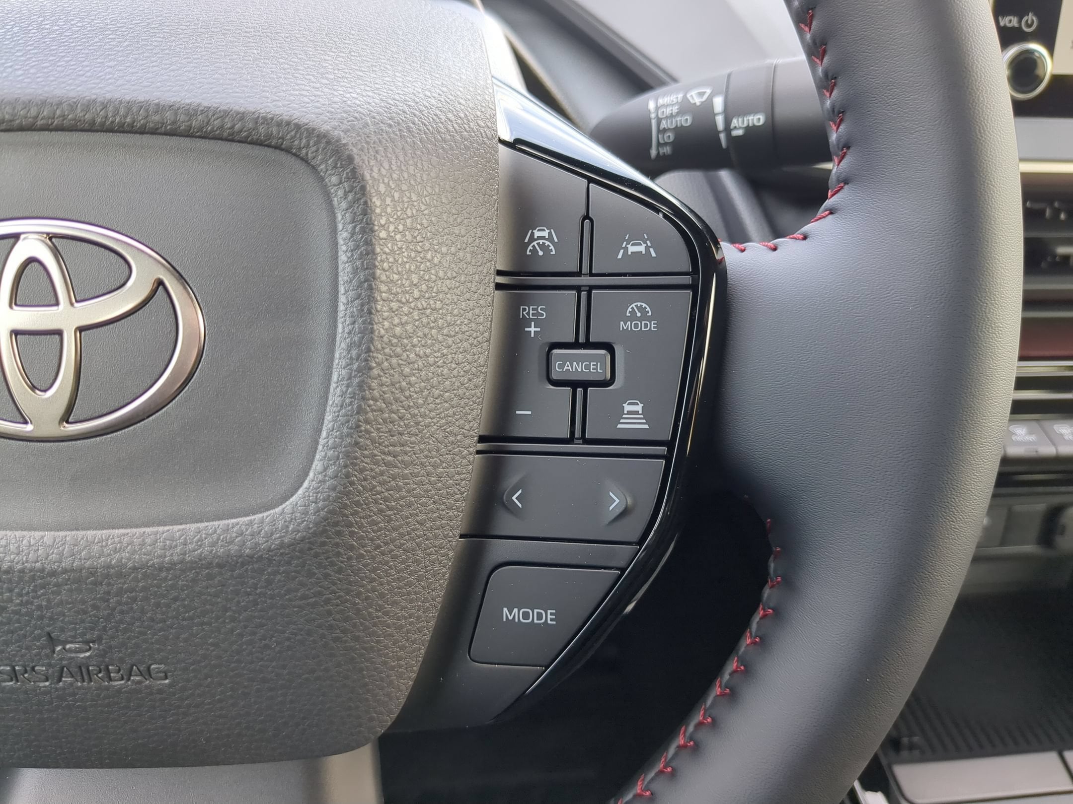 2026 Toyota Prius Plug-in Hybrid SE - Photo 15