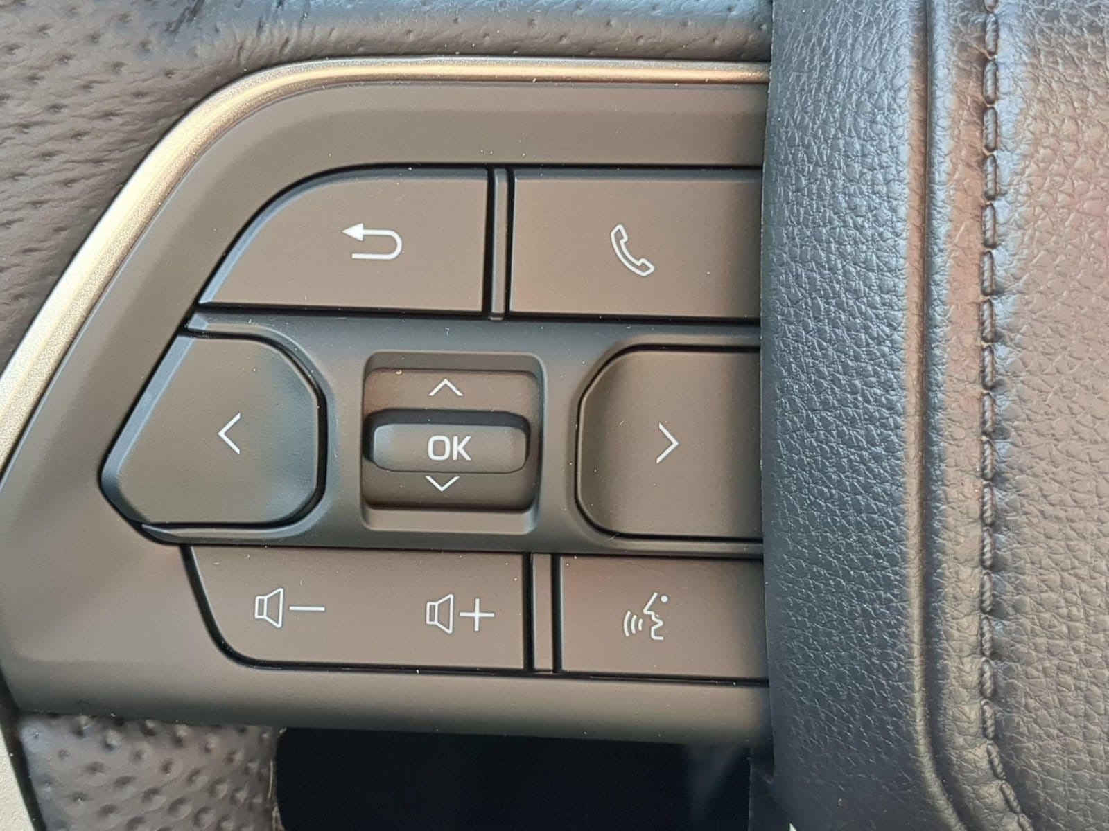 2026 Toyota Tacoma SR5 - Photo 14
