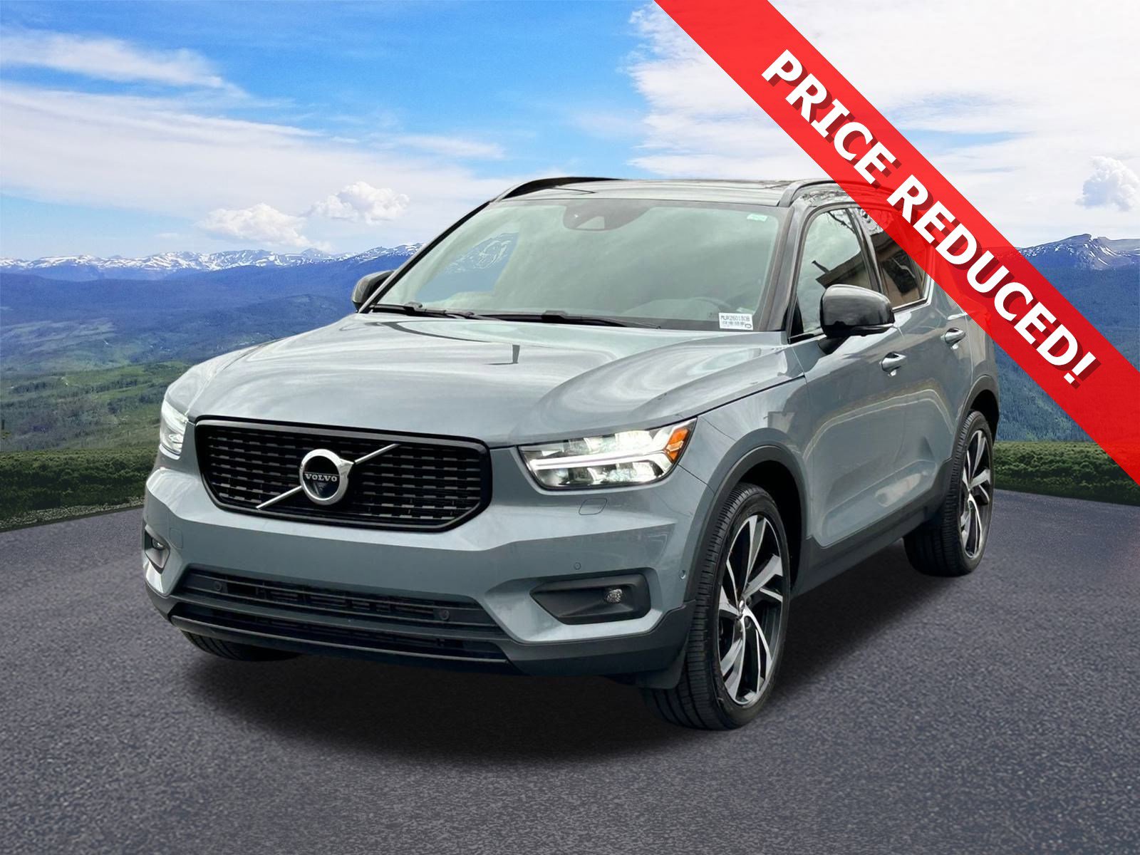 2020 Volvo XC40 R-Design's photo