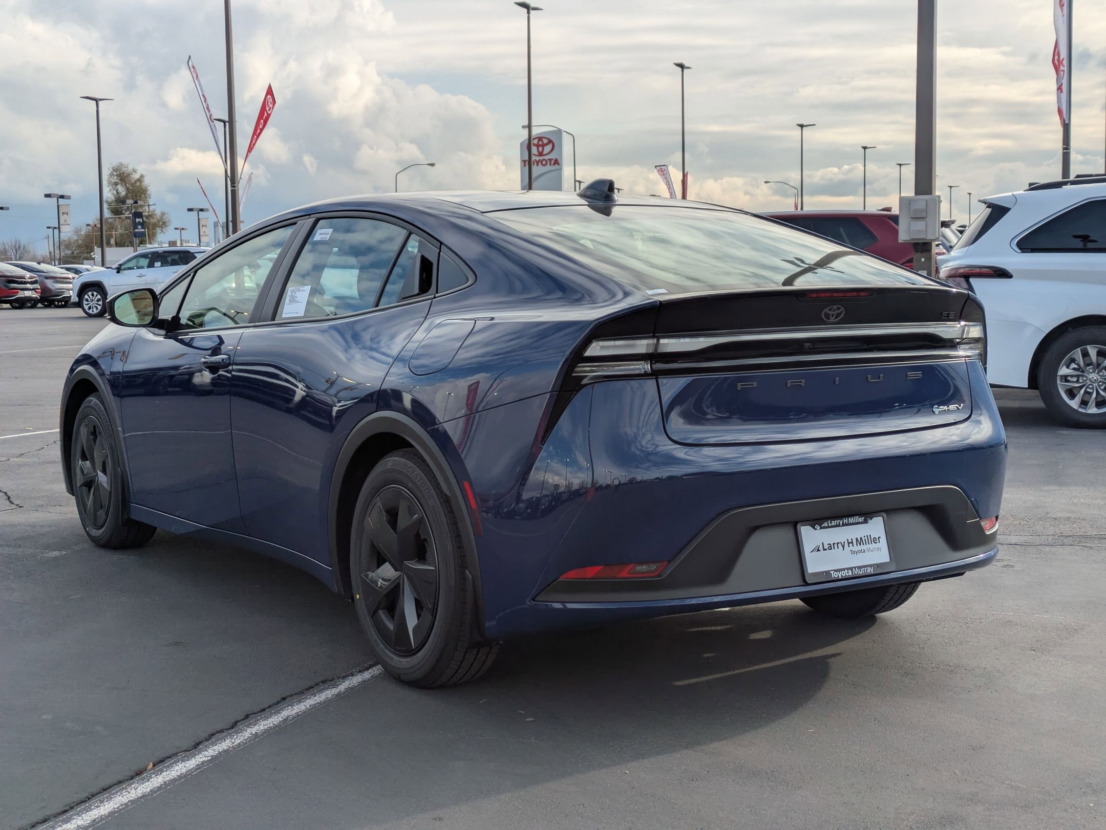 2026 Toyota Prius Plug-in Hybrid SE photo 3