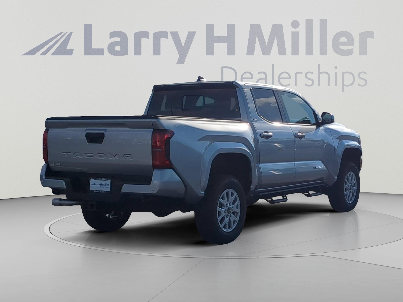 2026 Toyota Tacoma SR5 - Photo 6