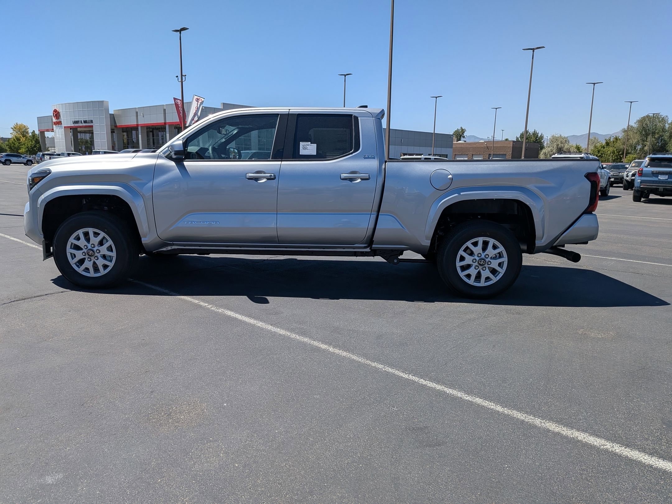 2025 Toyota Tacoma SR5 Double Cab photo 2