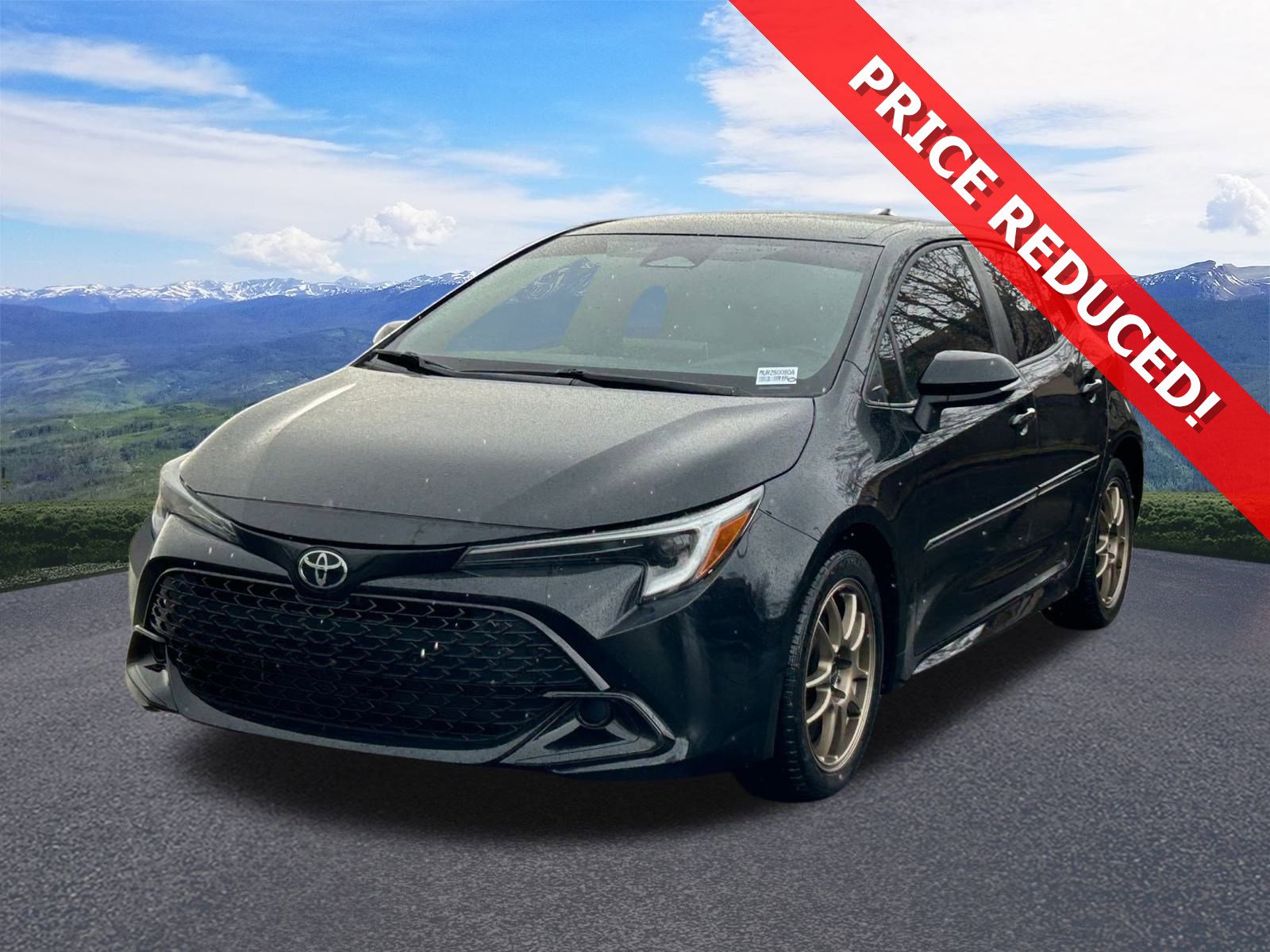 2024 Toyota Corolla Hatchback SE's photo