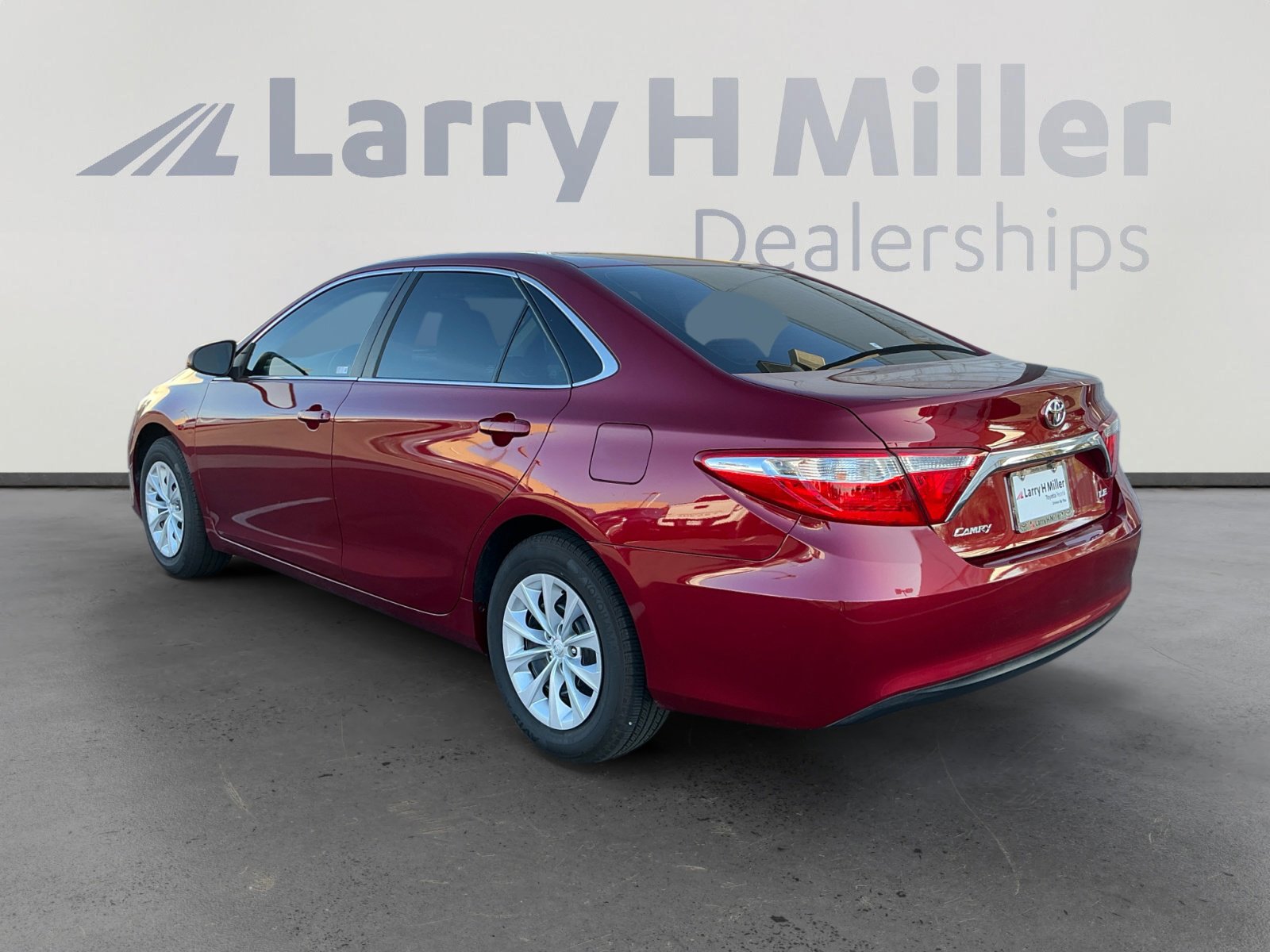 2015 Toyota Camry LE photo 3
