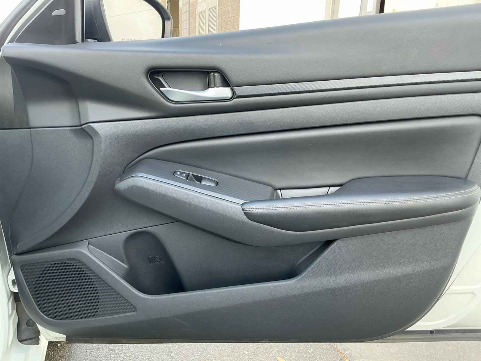 2025 Nissan Altima SV - Photo 17