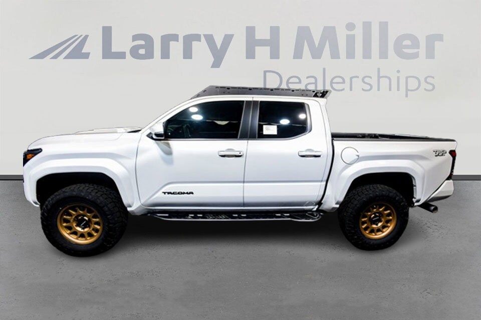 2025 Toyota Tacoma TRD Sport photo 2