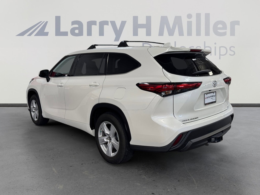 Used 2021 Toyota Highlander LE SUV