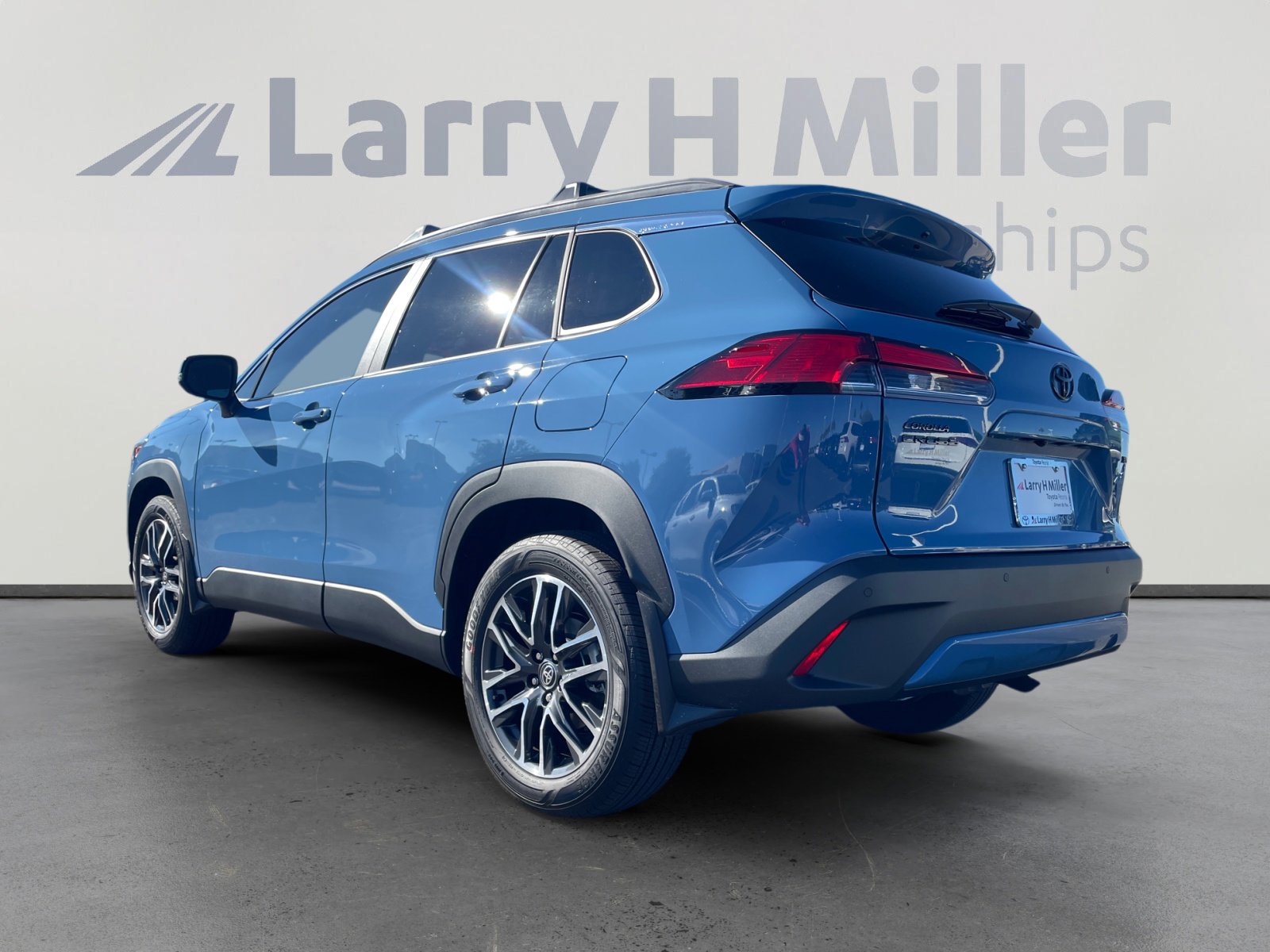 2026 Toyota Corolla Cross XLE photo 3