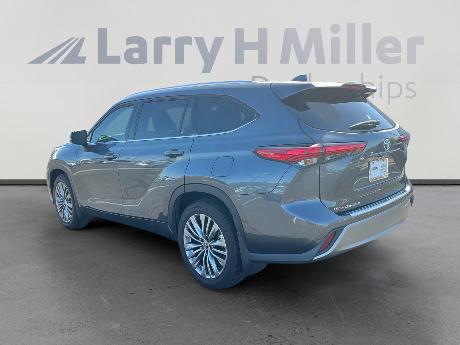 2020 Toyota Highlander Platinum Hybrid photo 3