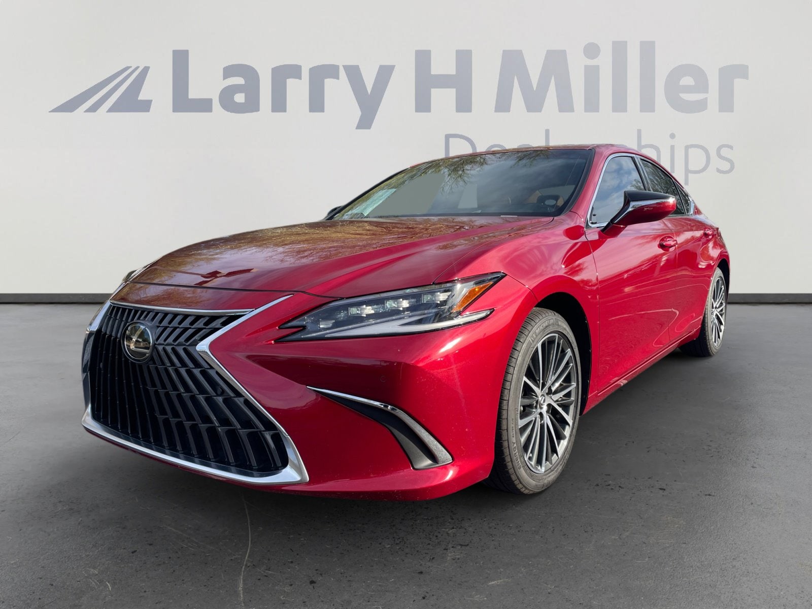 2024 Lexus ES Hybrid 300h's photo