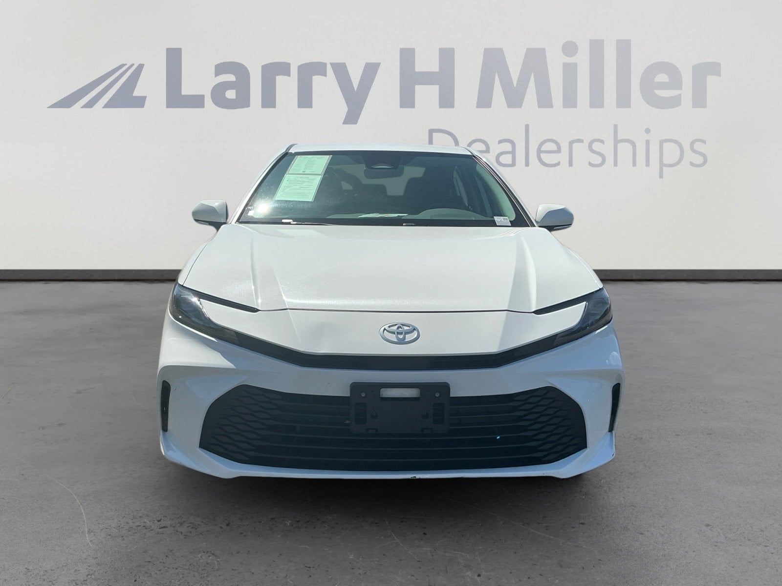 2025 Toyota Camry LE - Photo 9