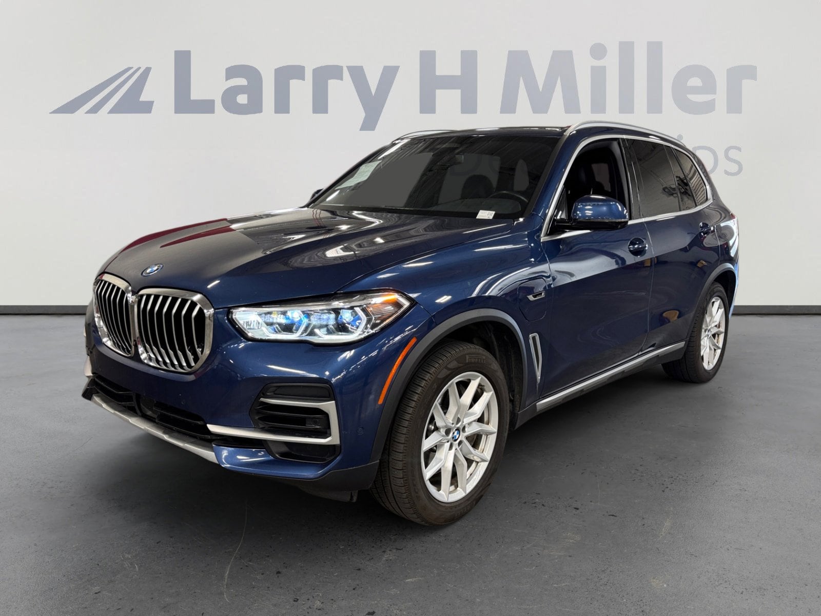 2023 BMW X5 xDrive45e's photo
