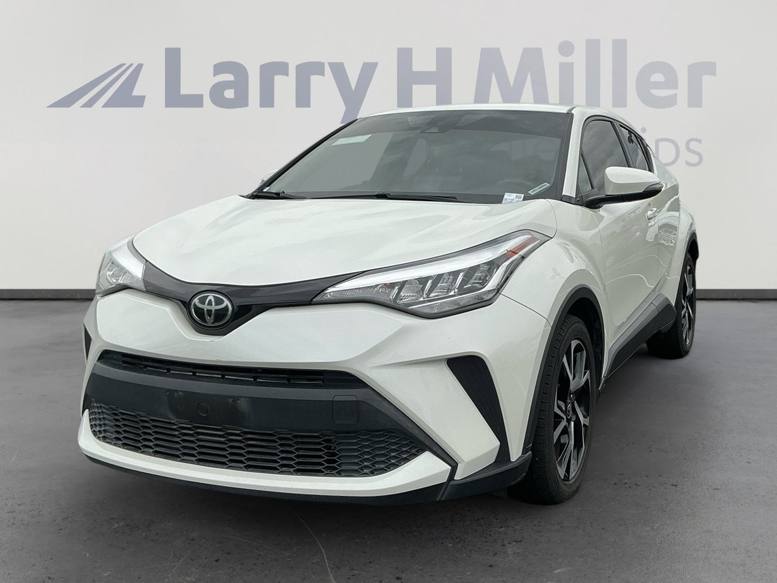 2021 Toyota C-HR XLE's photo