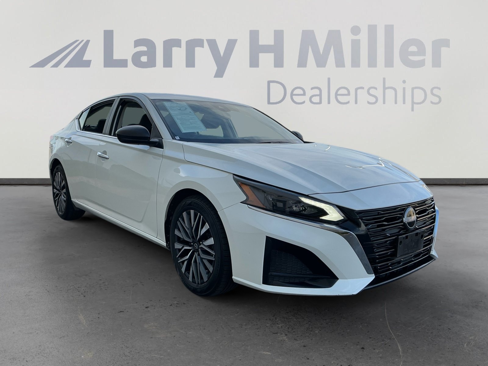 2025 Nissan Altima SV - Photo 8