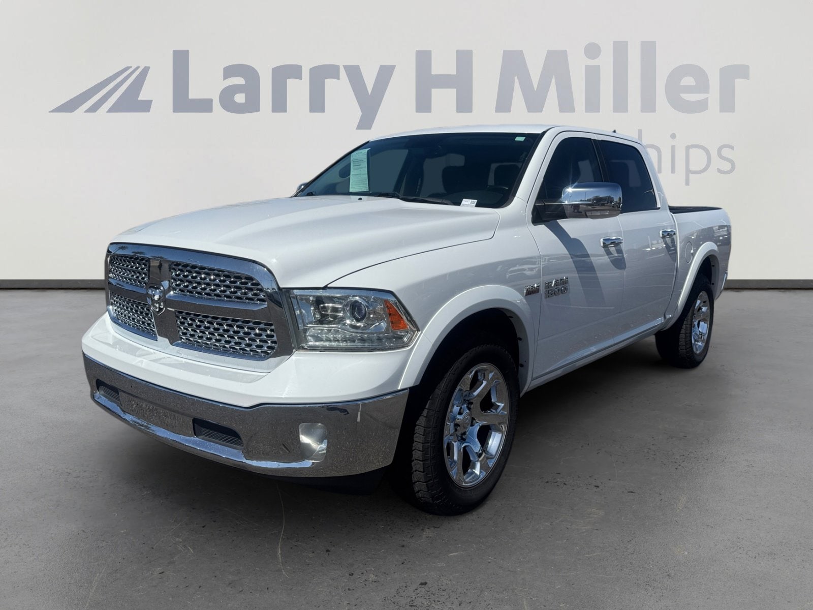 2018 RAM 1500 Laramie 4x4 Crew Cab 5'7's photo