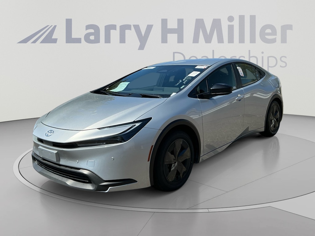 Used 2025 Toyota Prius LE Hatchback