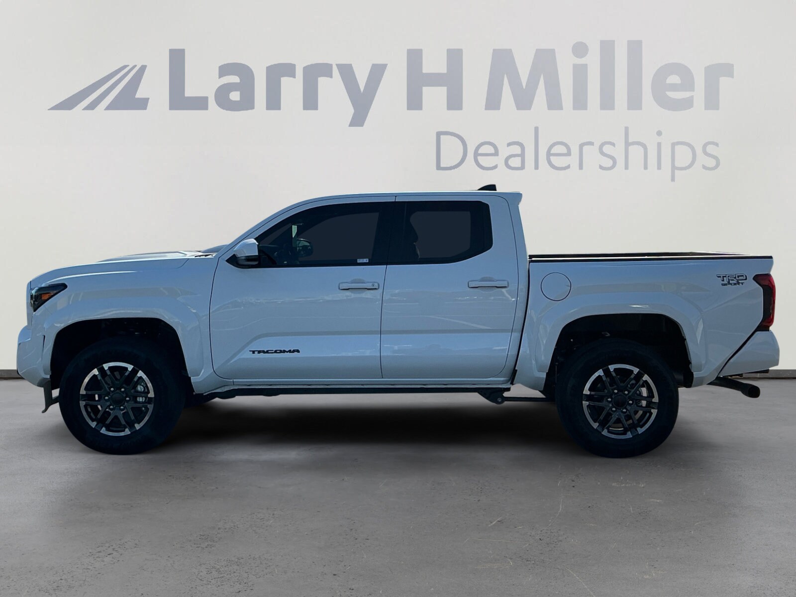 2025 Toyota Tacoma TRD Sport photo 2