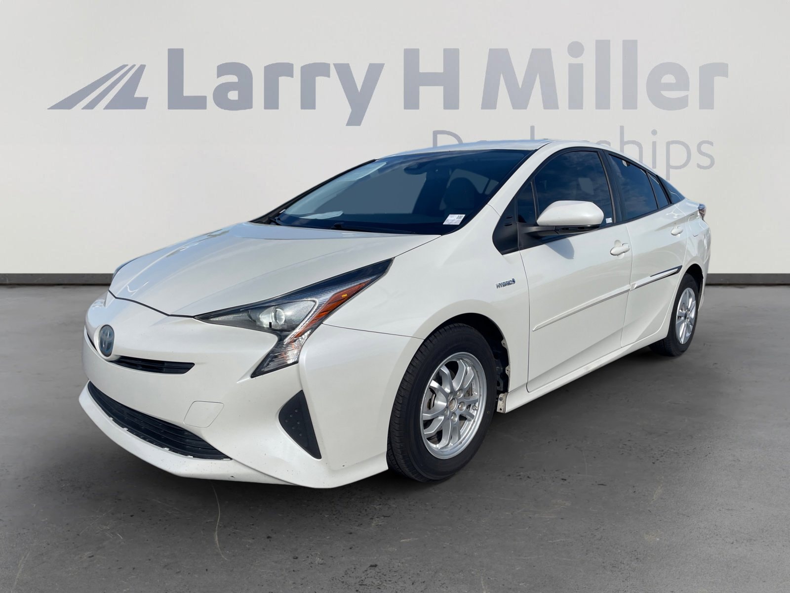 2017 Toyota Prius Two's photo