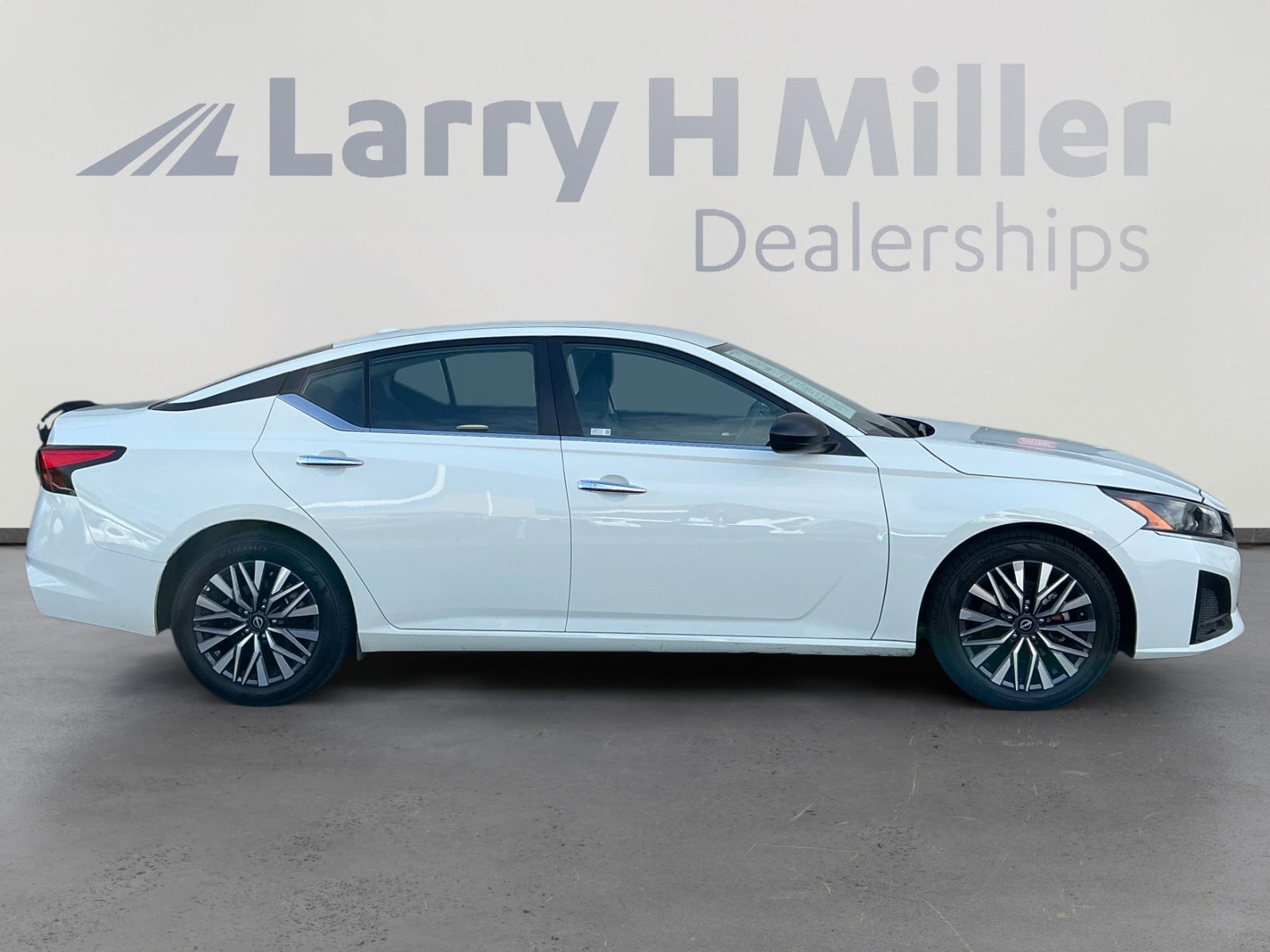 2025 Nissan Altima SV - Photo 7