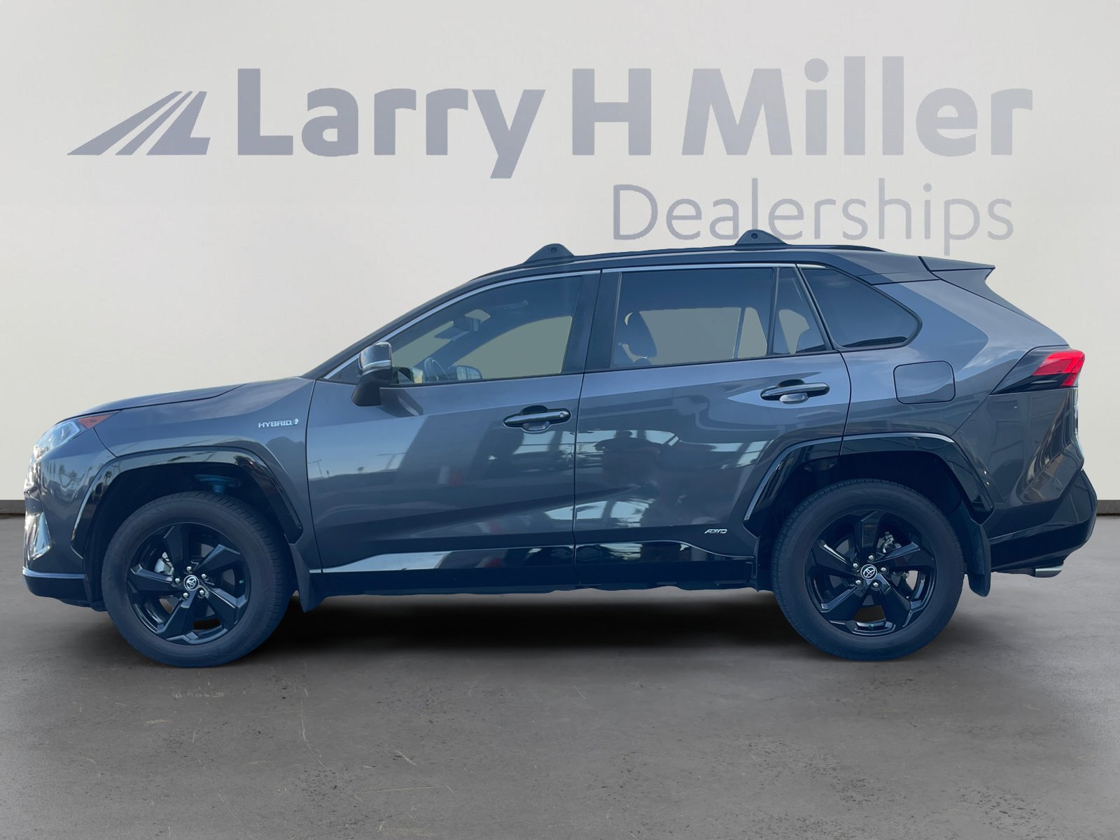 2021 Toyota RAV4 XSE photo 2
