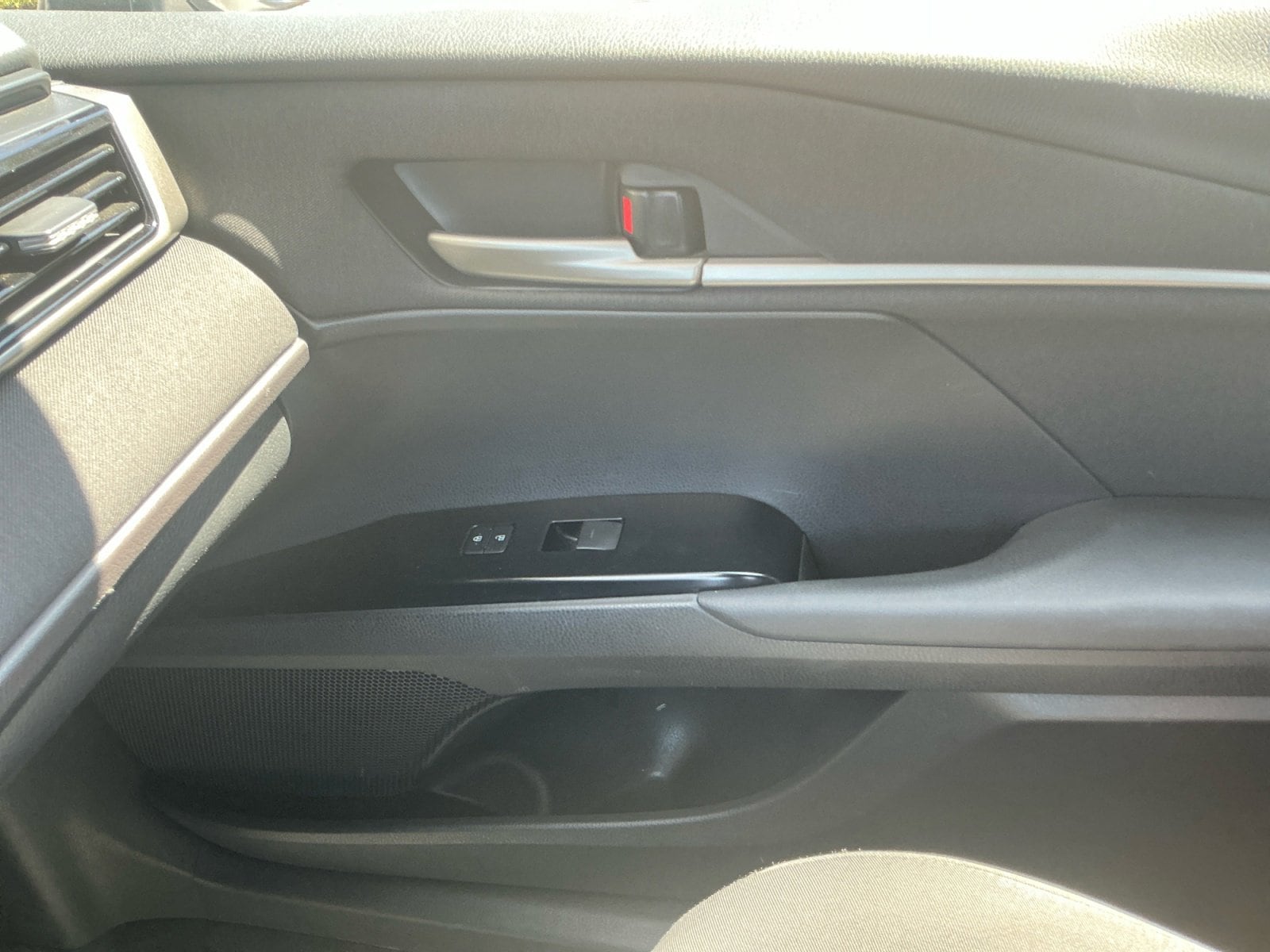 2025 Toyota Camry LE - Photo 17