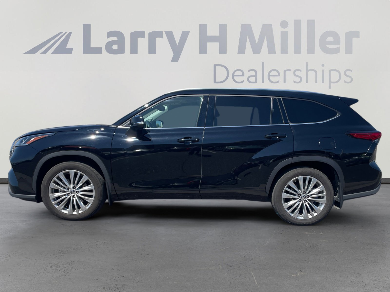 2022 Toyota Highlander Platinum photo 2