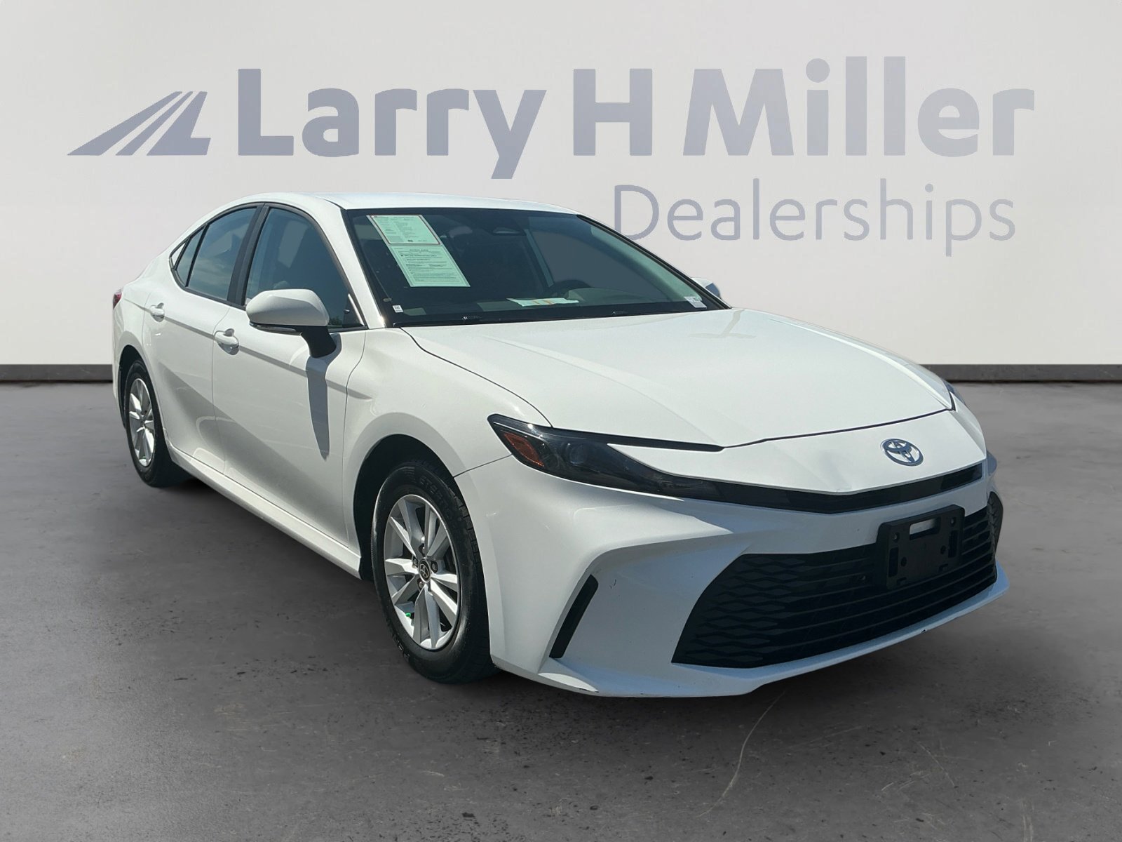 2025 Toyota Camry LE - Photo 8