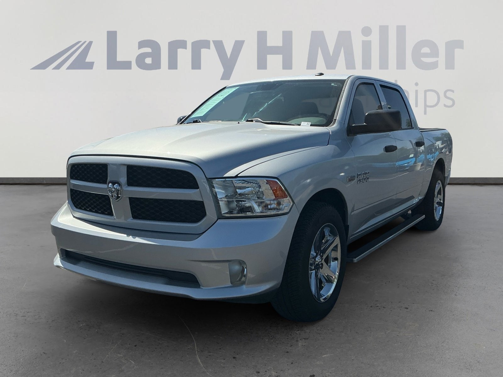 2016 RAM 1500 Express Crew Cab 5'7" (Fleet)'s photo