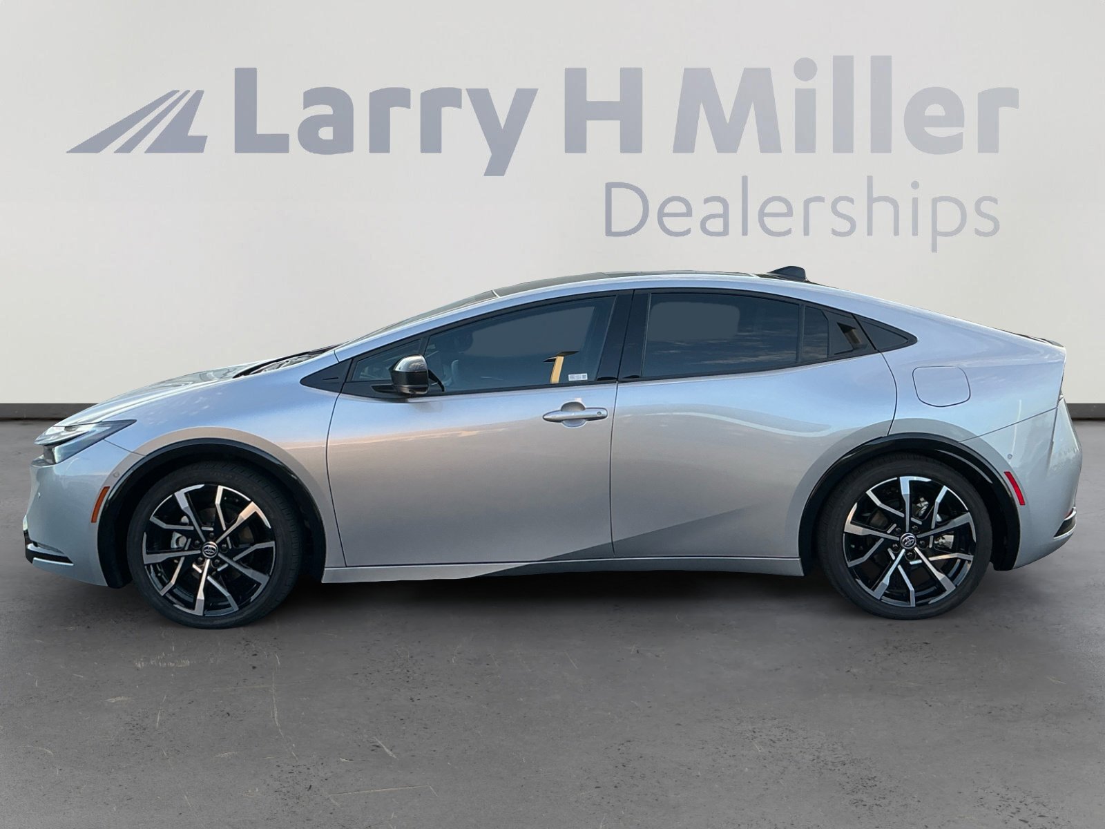 2024 Toyota Prius Prime XSE Premium photo 2