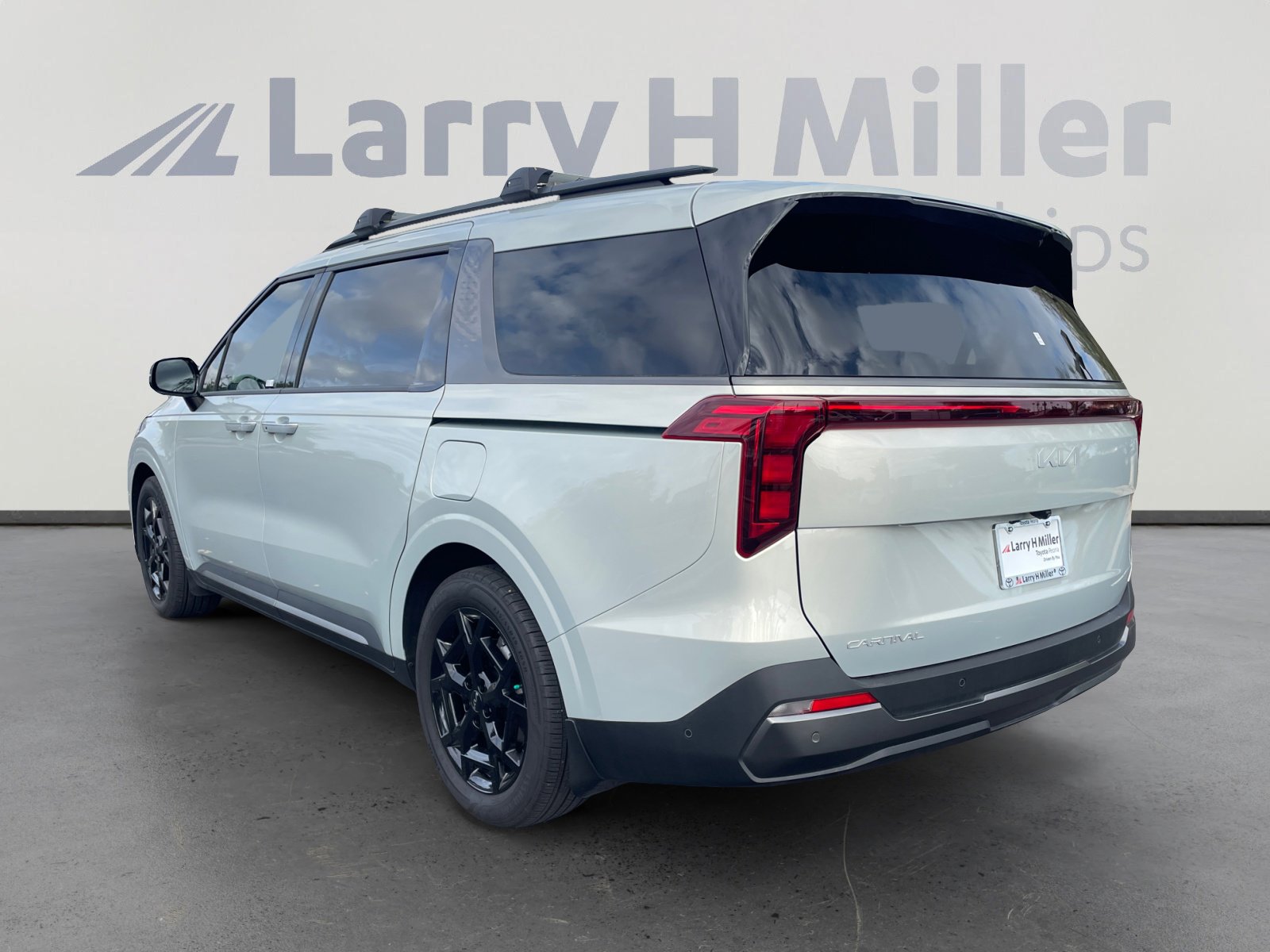 2025 Kia Carnival SX photo 3