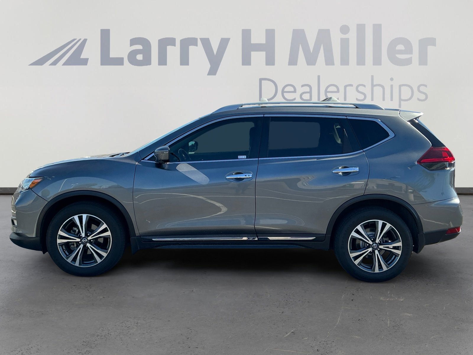 2018 Nissan Rogue SL photo 2