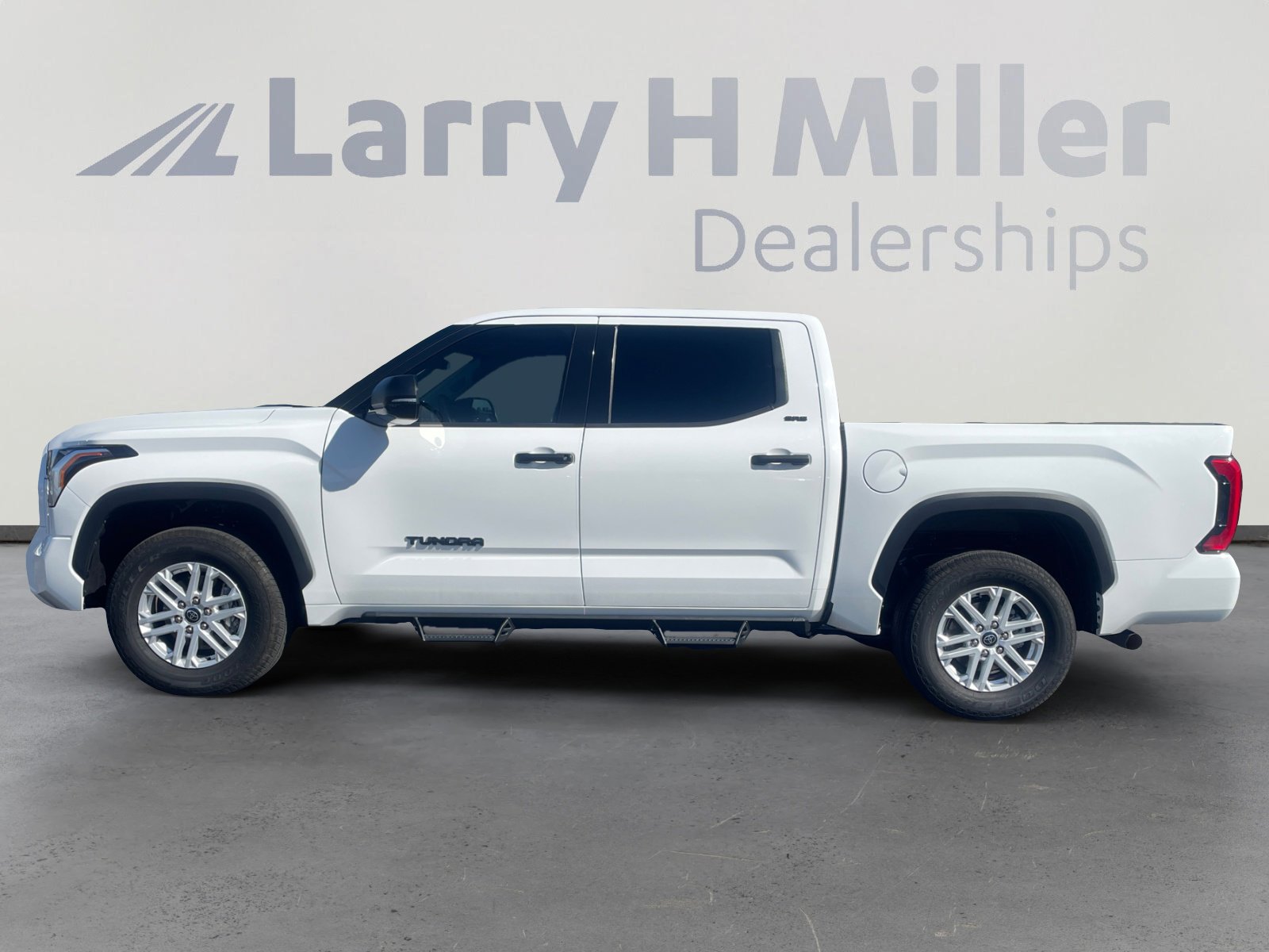 2023 Toyota Tundra SR5 photo 2