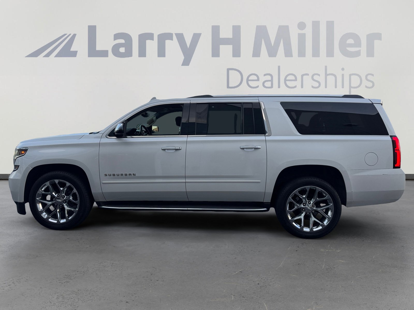 2018 Chevrolet Suburban Premier photo 2