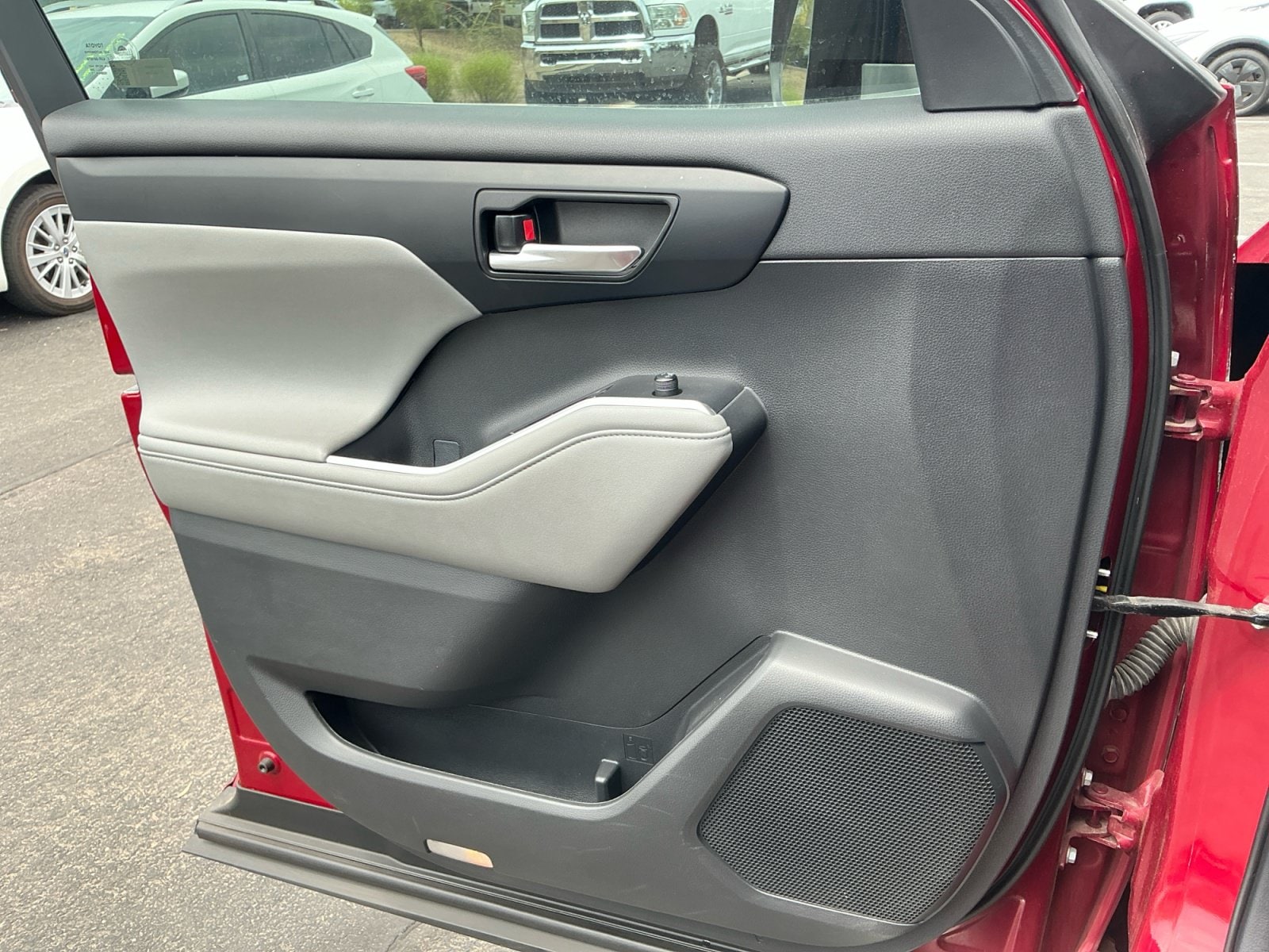 2023 Toyota Highlander XLE - Photo 14