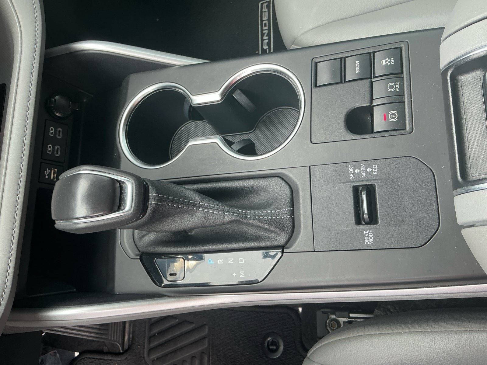 2023 Toyota Highlander XLE - Photo 16