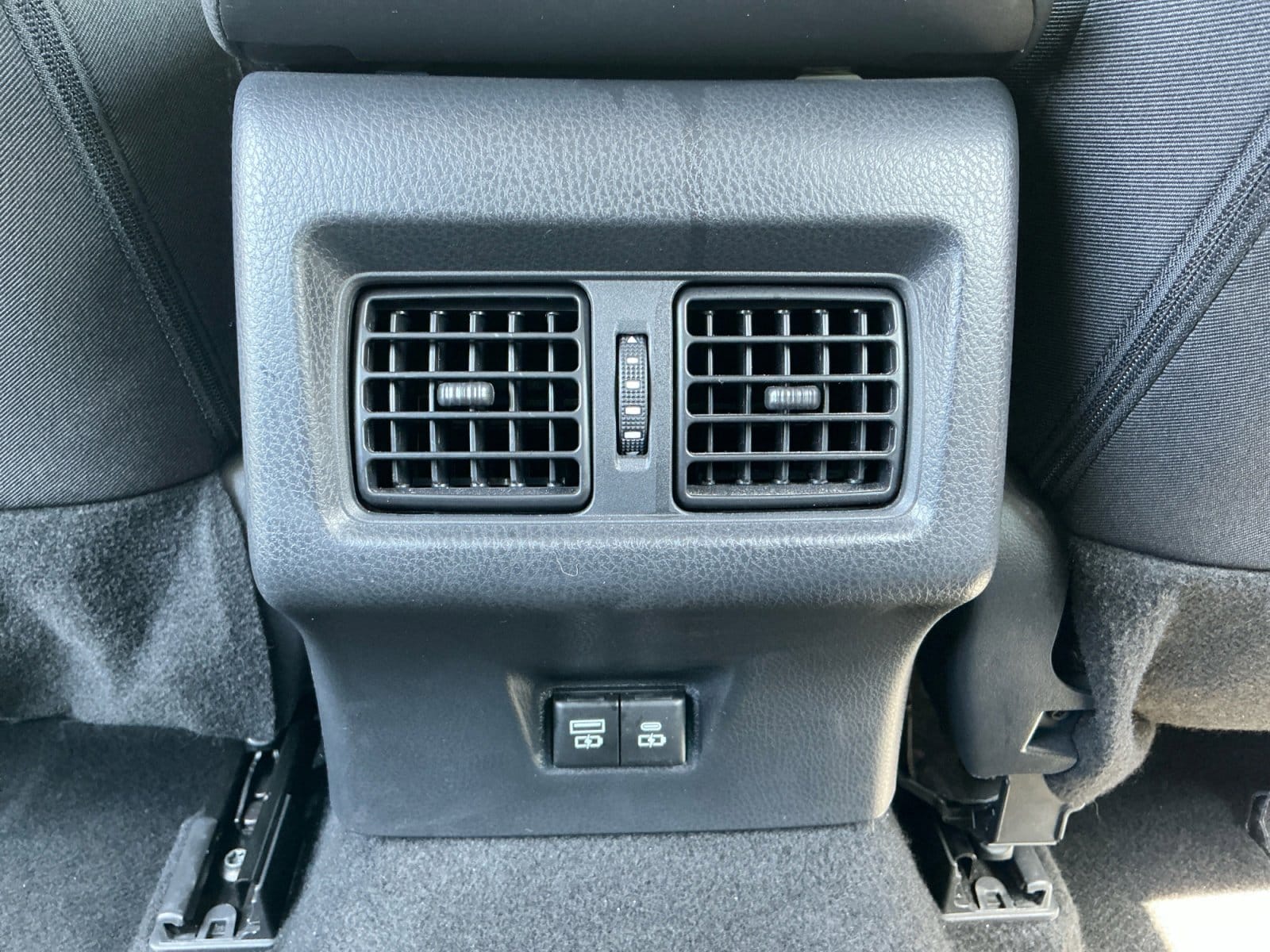 2025 Toyota Camry LE - Photo 31