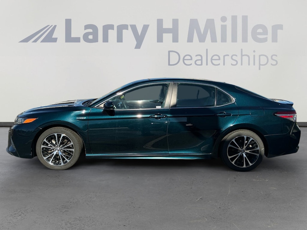 Used 2020 Toyota Camry SE Sedan