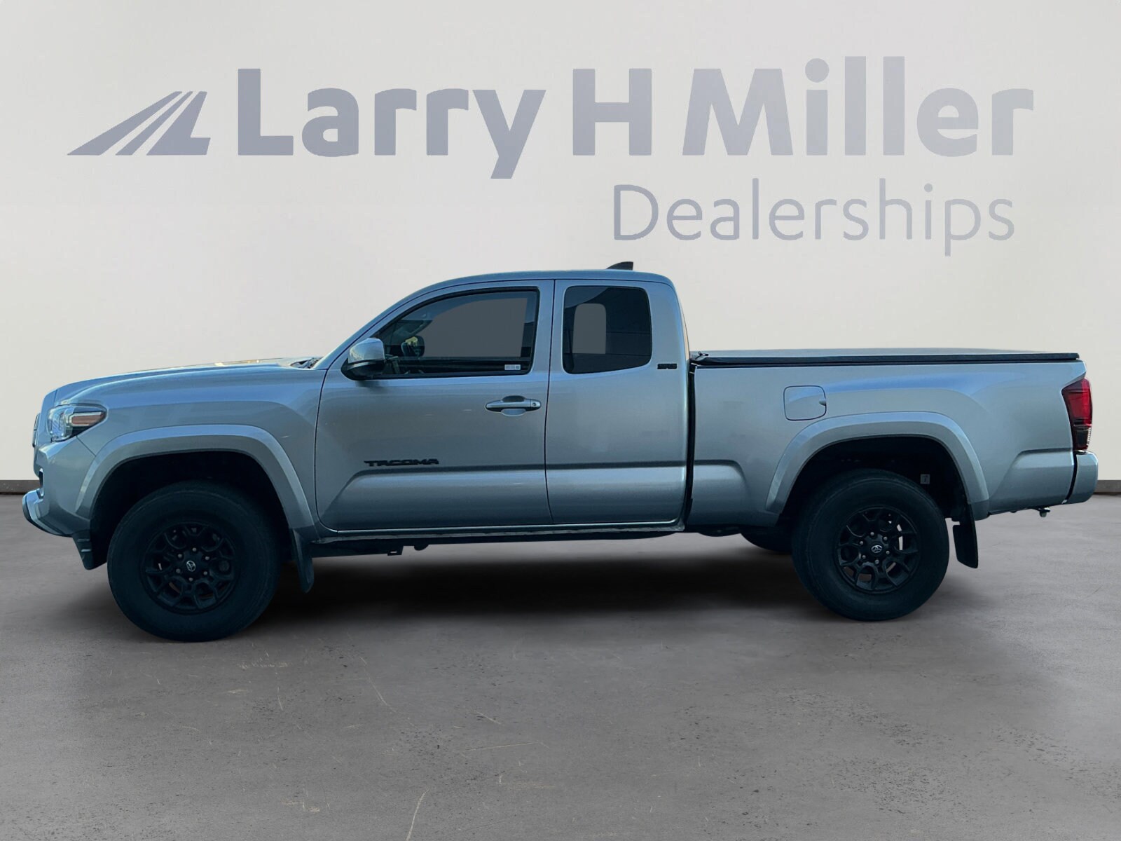 2022 Toyota Tacoma SR5 V6 photo 2