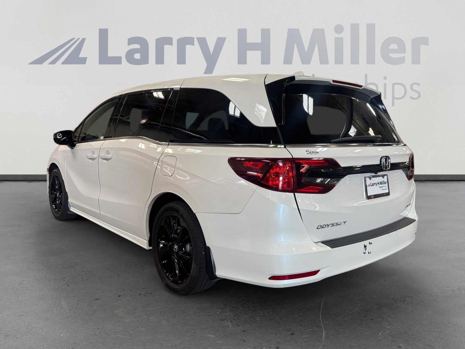 2023 Honda Odyssey Sport photo 3