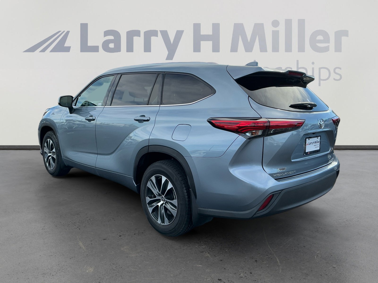 2021 Toyota Highlander XLE photo 3