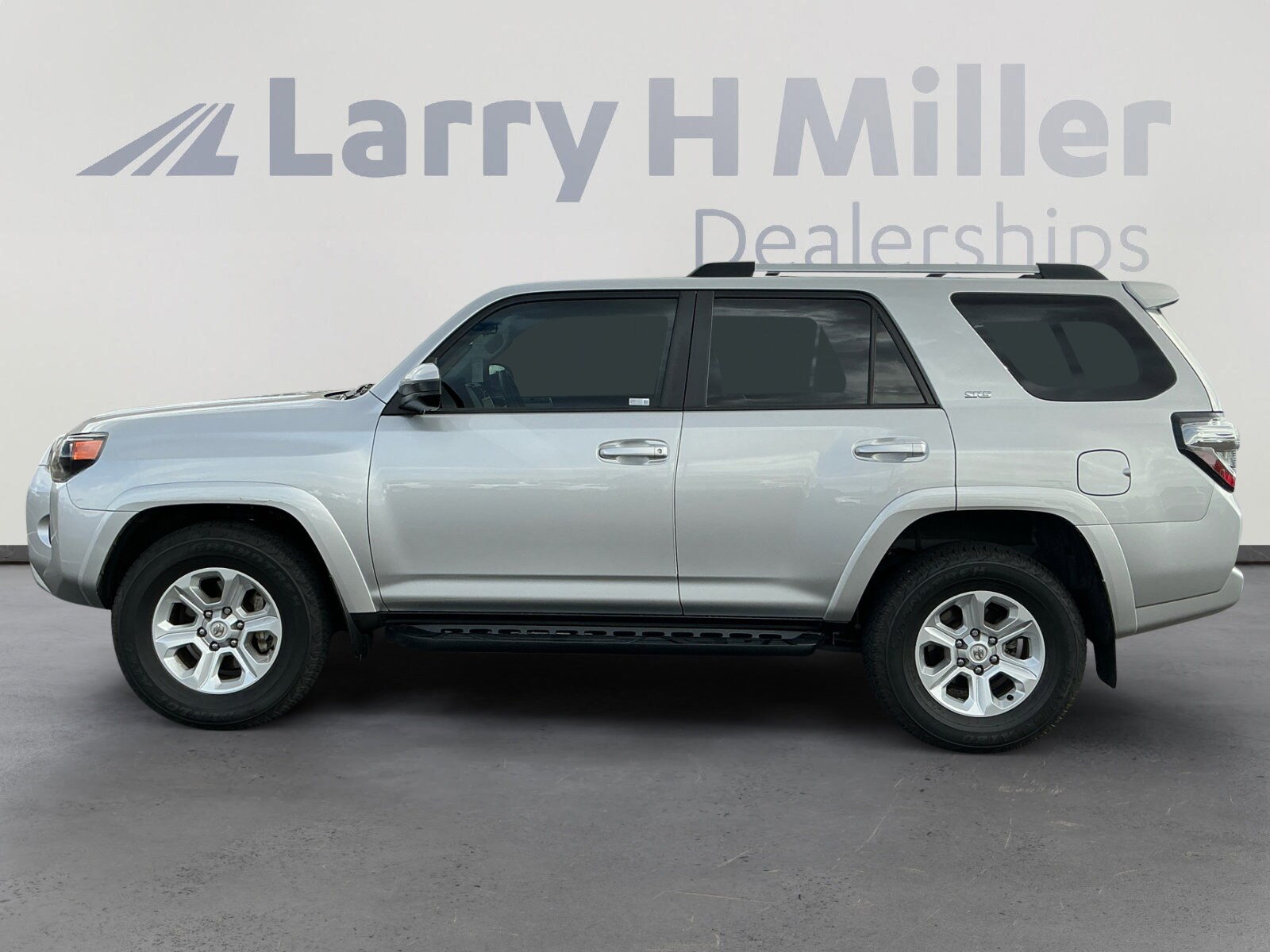 2023 Toyota 4Runner SR5 photo 2