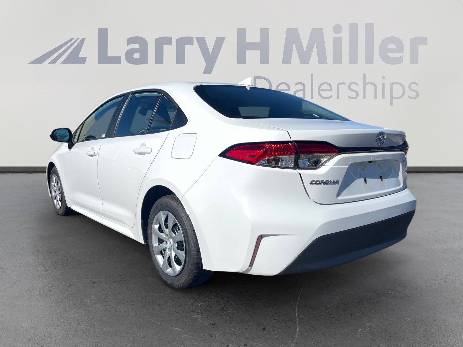 2025 Toyota Corolla LE photo 3