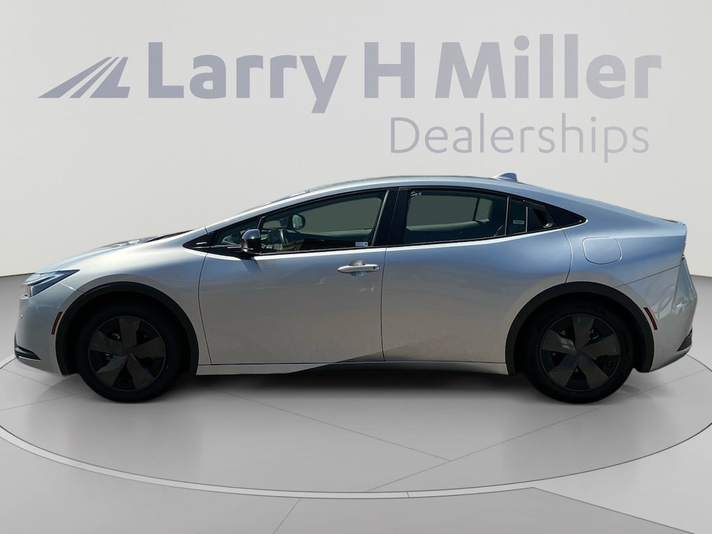 Used 2025 Toyota Prius LE Hatchback