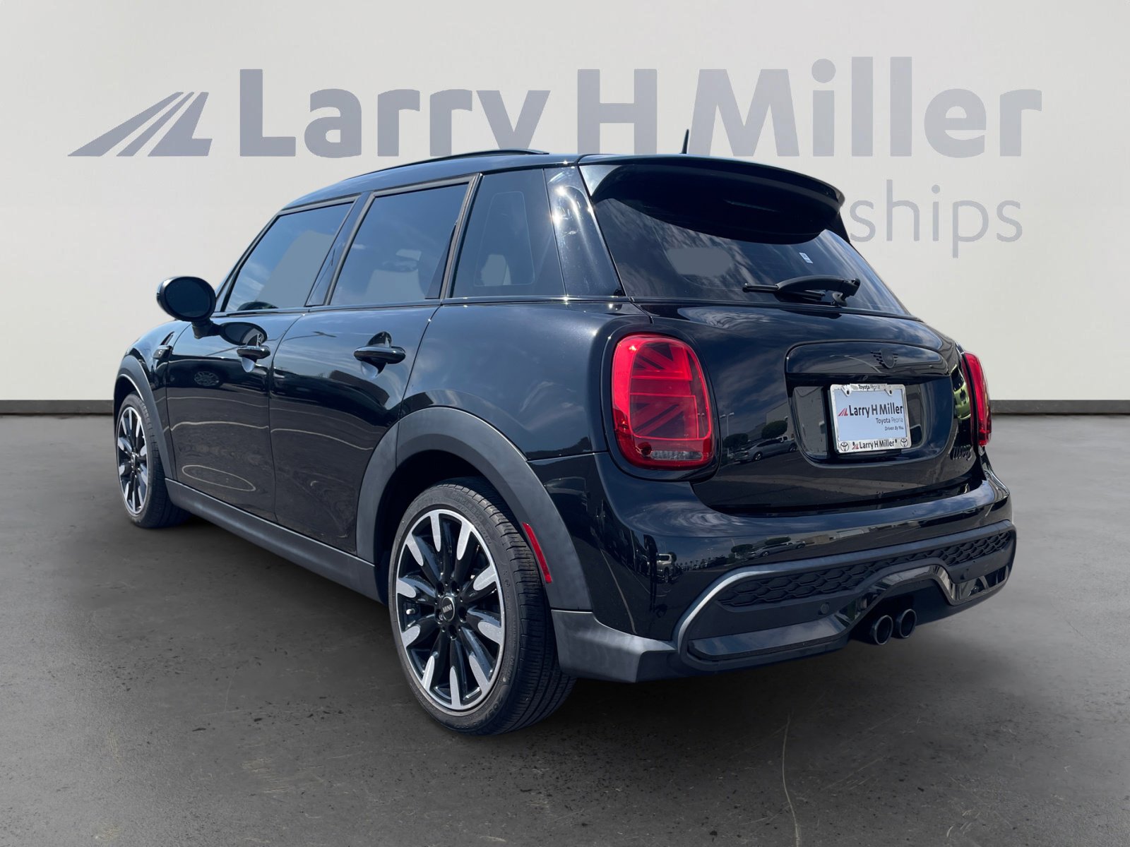 2023 Mini Cooper 4 Door Hardtop S photo 3