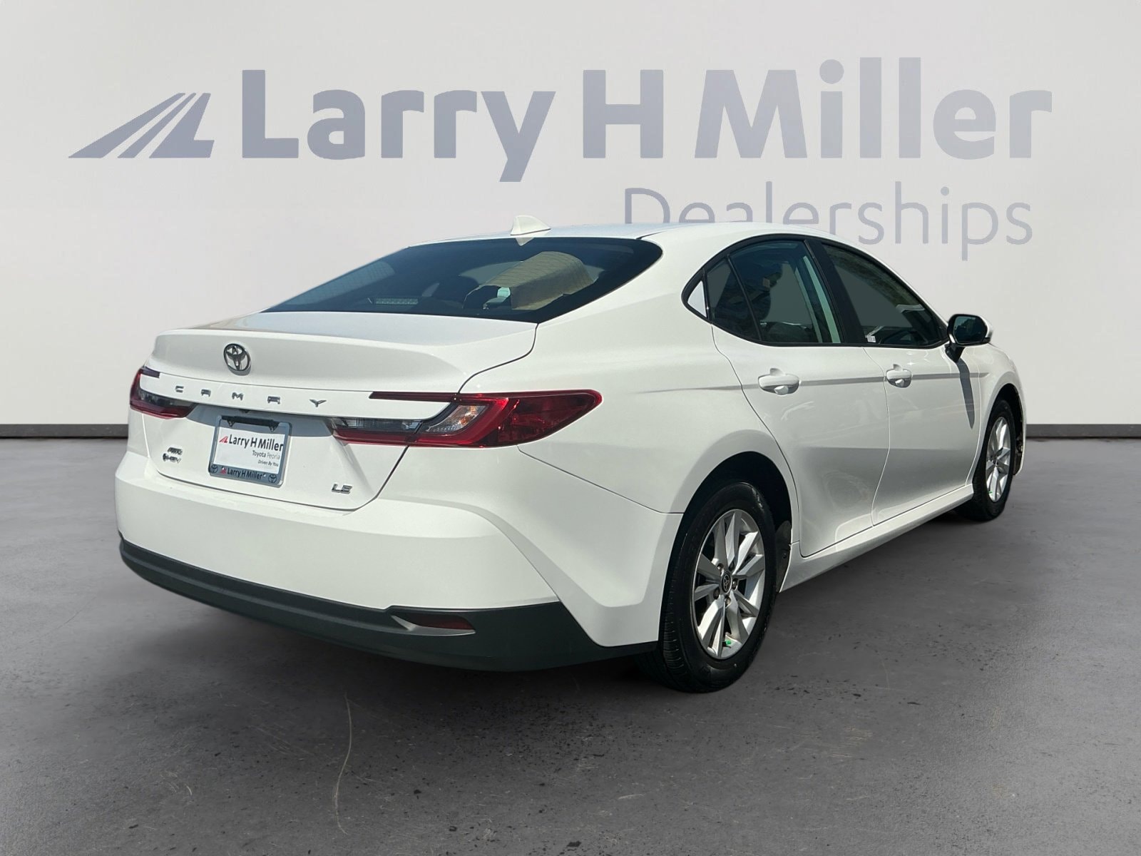 2025 Toyota Camry LE - Photo 6