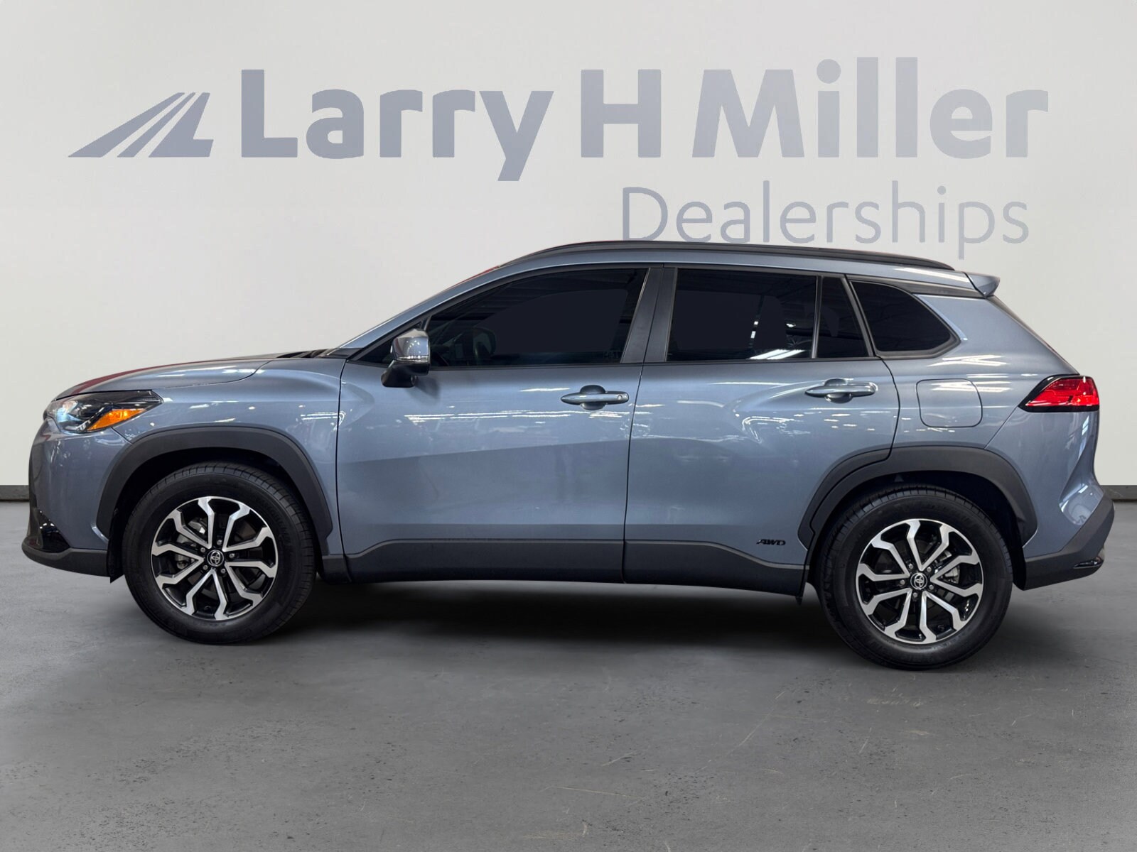 2024 Toyota Corolla Cross SE photo 2