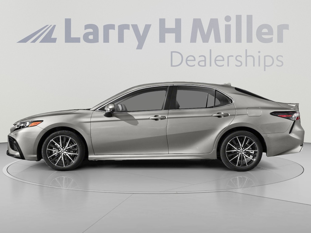Used 2022 Toyota Camry SE Sedan