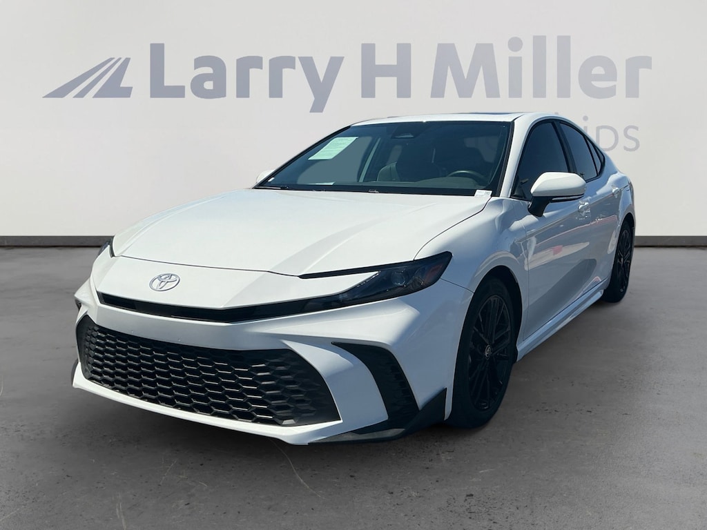 Used 2025 Toyota Camry SE Sedan