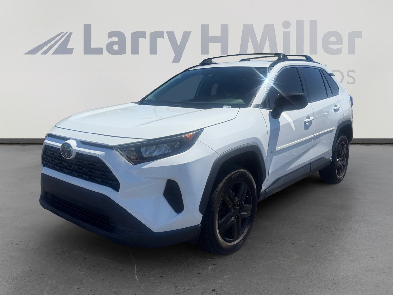 2020 Toyota RAV4 LE FWD's photo