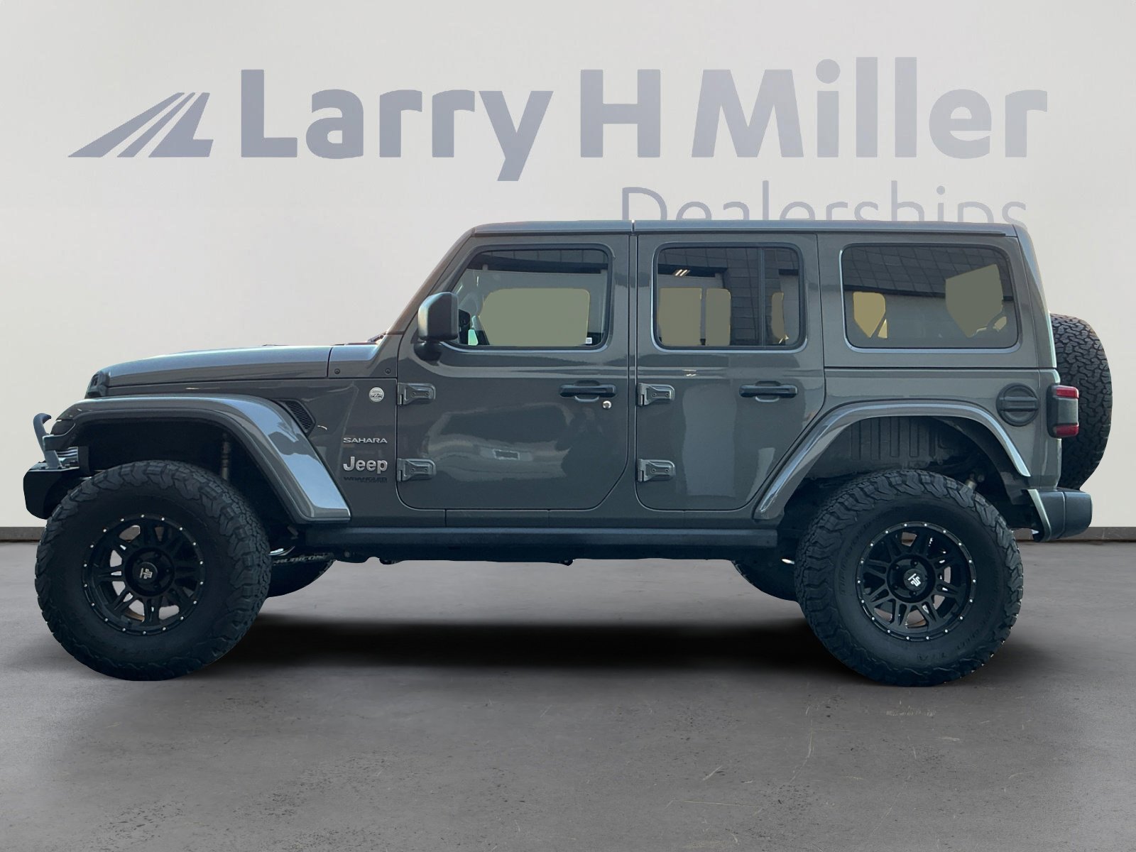 2019 Jeep Wrangler Unlimited Sahara photo 2